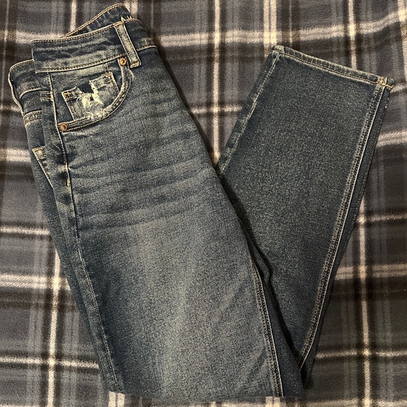 American Eagle- Mom Straight High Rise, Size 4 - Picture 6 of 8